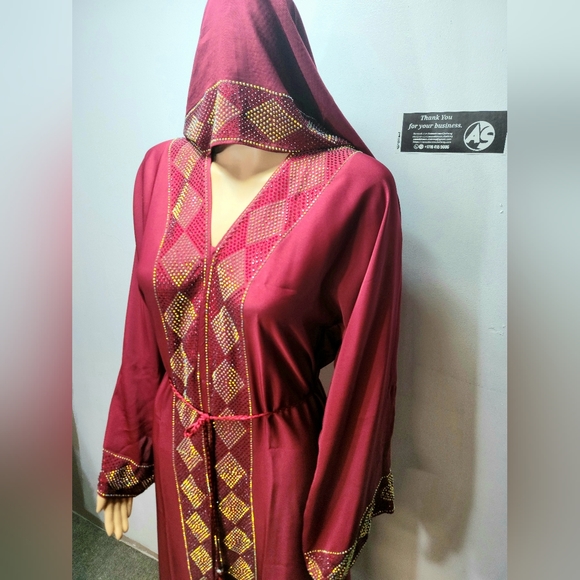 Dubai Abaya Sizes 54,56,58 in Maroon color. - Picture 5 of 6